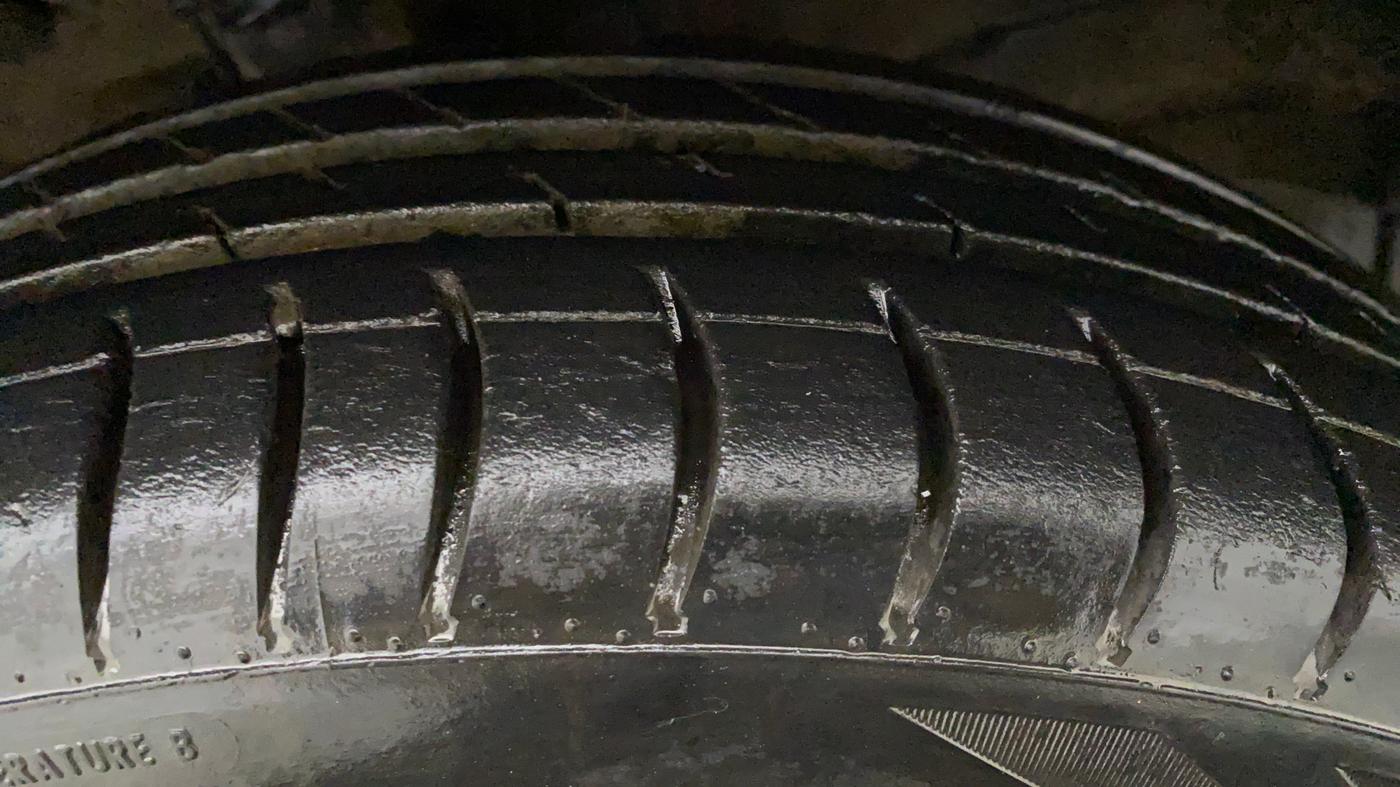 2011 Maruti Wagon R 1.0 VXI, Petrol, Manual, 42,972 km, Left Front Tyre Tread