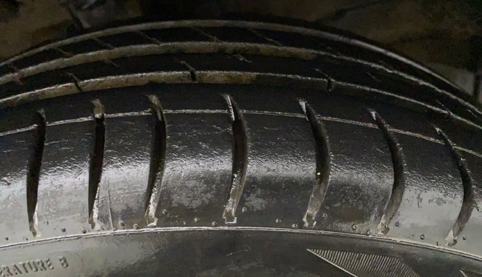 2011 Maruti Wagon R 1.0 VXI, Petrol, Manual, 42,972 km, Left Front Tyre Tread