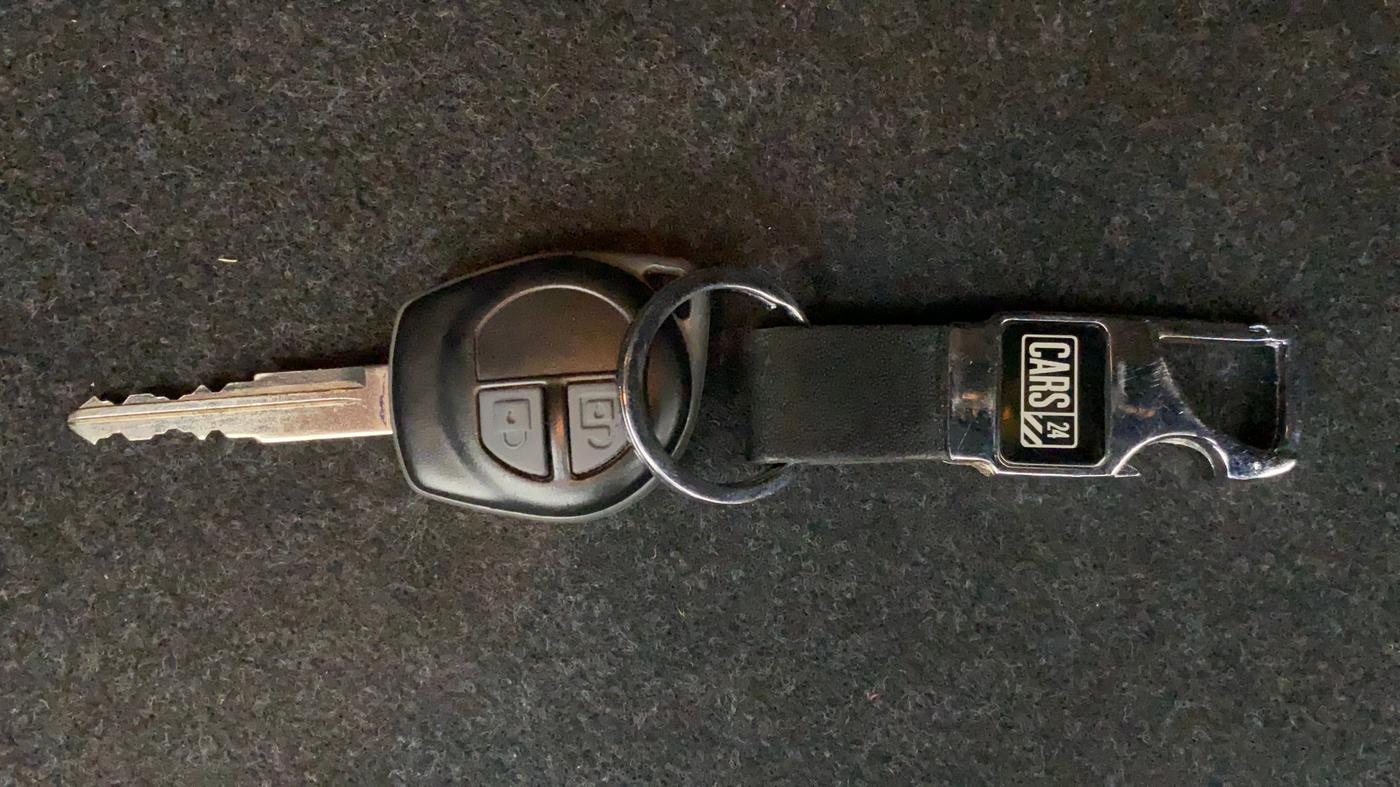 2016 Maruti Swift Dzire VDI ABS, Diesel, Manual, 52,118 km, Key Close Up
