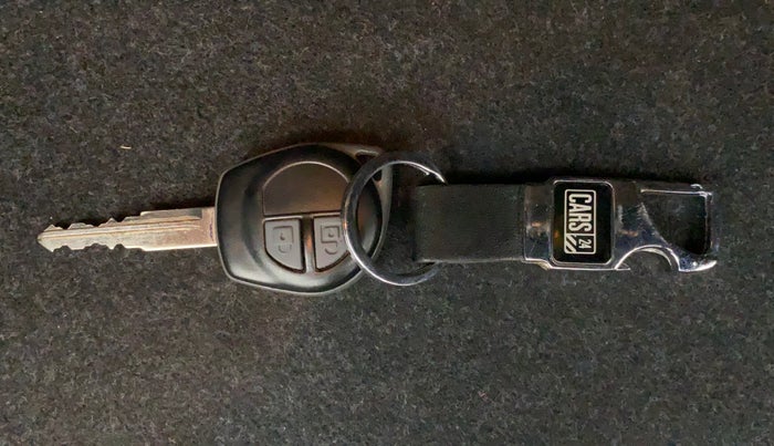2016 Maruti Swift Dzire VDI ABS, Diesel, Manual, 52,118 km, Key Close Up