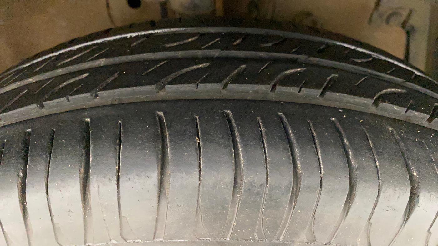 2016 Maruti Swift Dzire VDI ABS, Diesel, Manual, 52,118 km, Right Front Tyre Tread