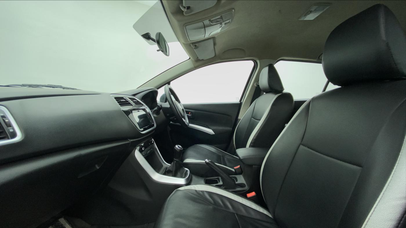 2018 Maruti S Cross ZETA 1.3, Diesel, Manual, 71,298 km, Right Side Front Door Cabin
