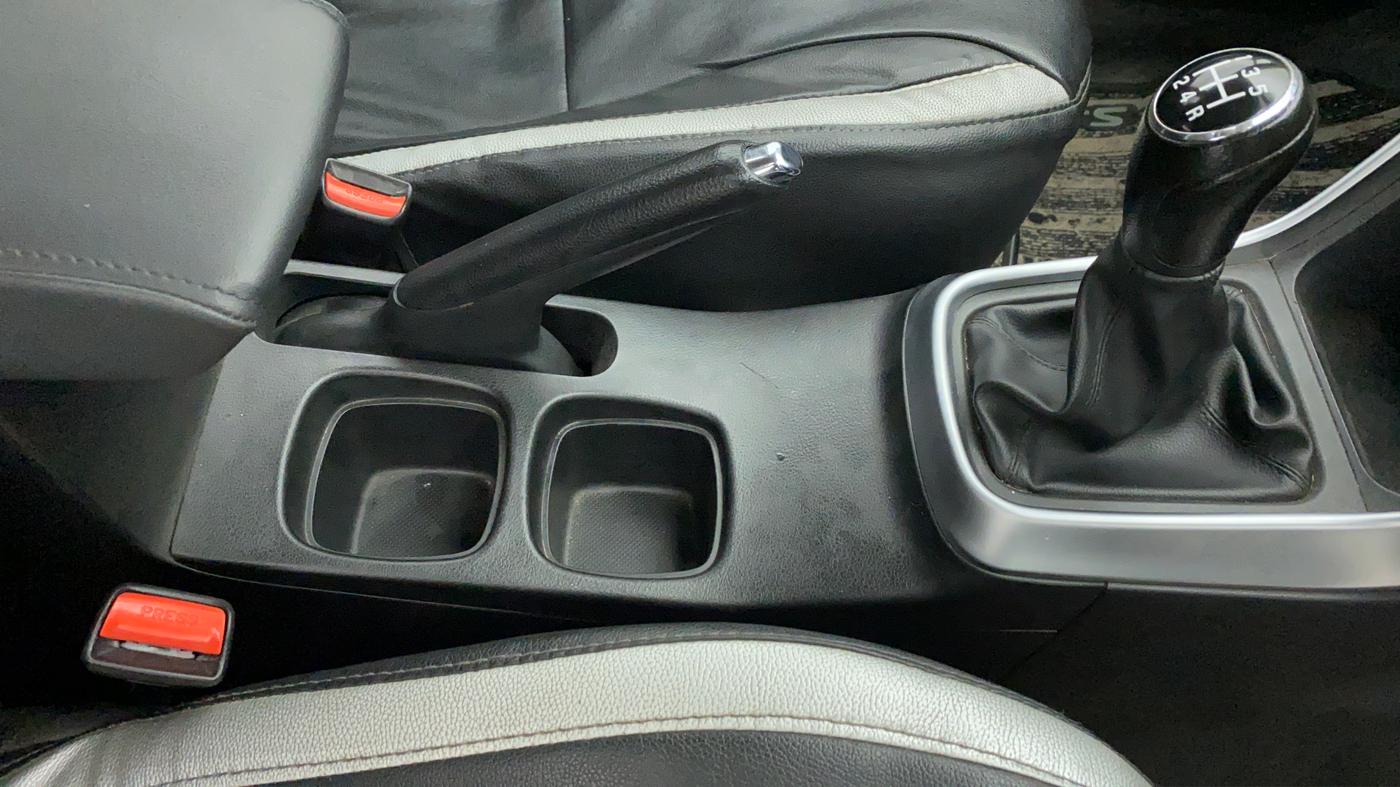 2018 Maruti S Cross ZETA 1.3, Diesel, Manual, 71,298 km, Gear Lever