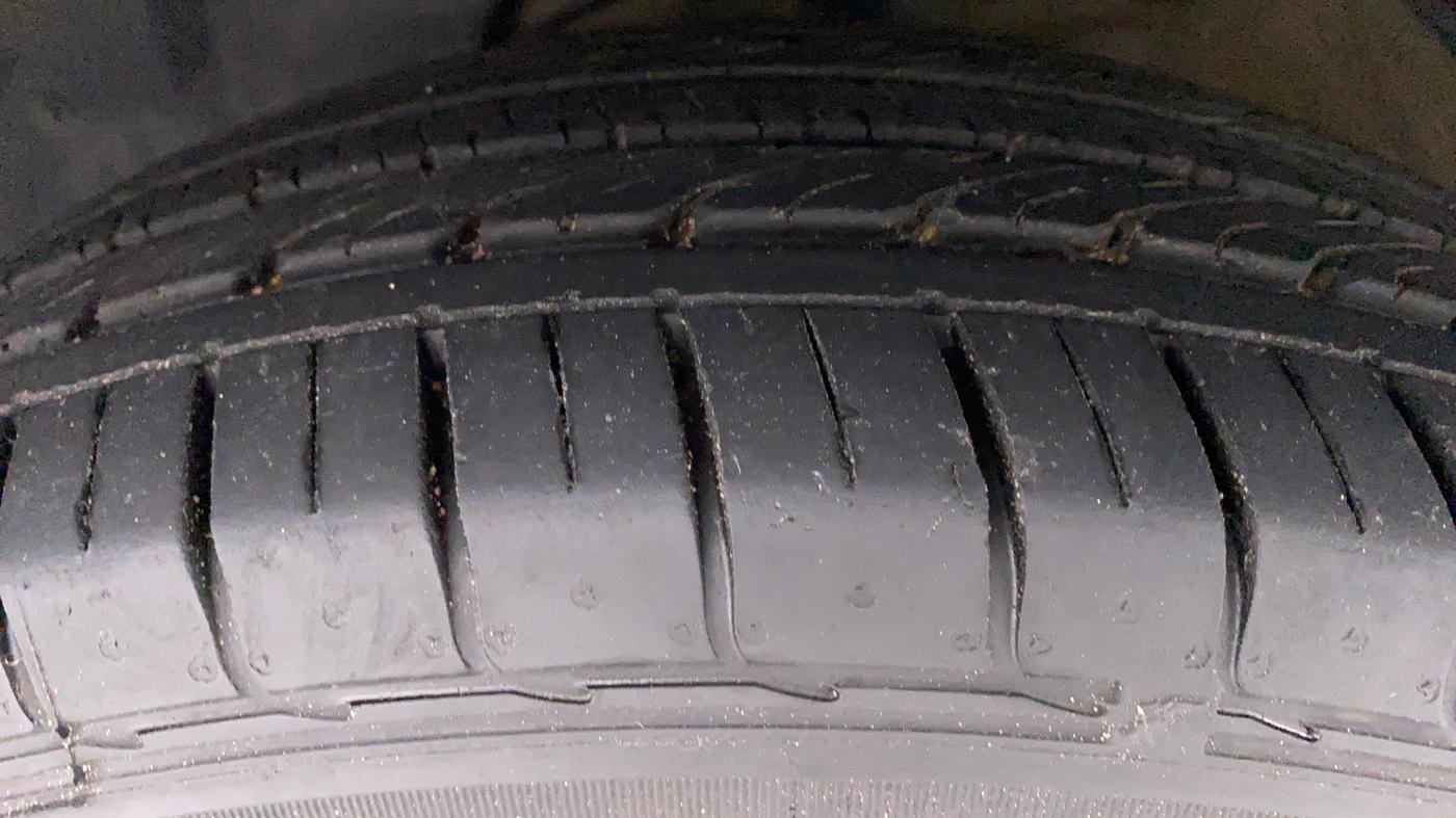 2020 MG HECTOR SMART DCT PETROL, Petrol, Automatic, 18,813 km, Left Front Tyre Tread