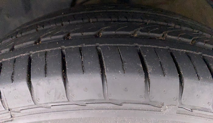 2020 MG HECTOR SMART DCT PETROL, Petrol, Automatic, 18,813 km, Left Front Tyre Tread