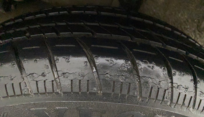 2015 Maruti Celerio ZXI, Petrol, Manual, 14,580 km, Right Rear Tyre Tread
