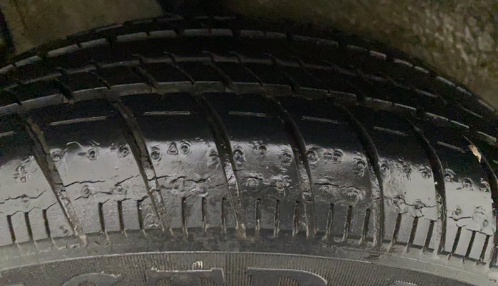 2015 Maruti Celerio ZXI, Petrol, Manual, 14,580 km, Right Front Tyre Tread