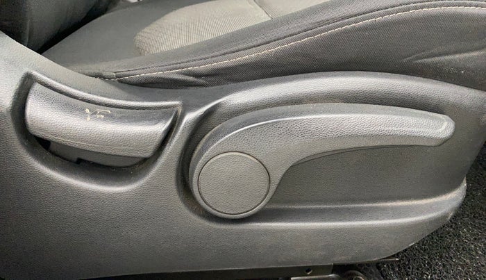 2018 Hyundai Creta SX PLUS AT 1.6 DIESEL, Diesel, Automatic, 1,22,910 km, Driver Side Adjustment Panel