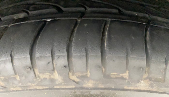 2018 Hyundai Creta SX PLUS AT 1.6 DIESEL, Diesel, Automatic, 1,22,910 km, Right Front Tyre Tread