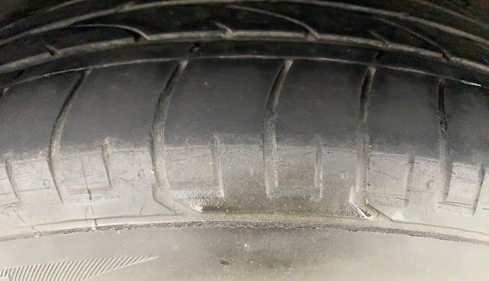 2018 Hyundai Creta SX PLUS AT 1.6 DIESEL, Diesel, Automatic, 1,22,910 km, Right Rear Tyre Tread