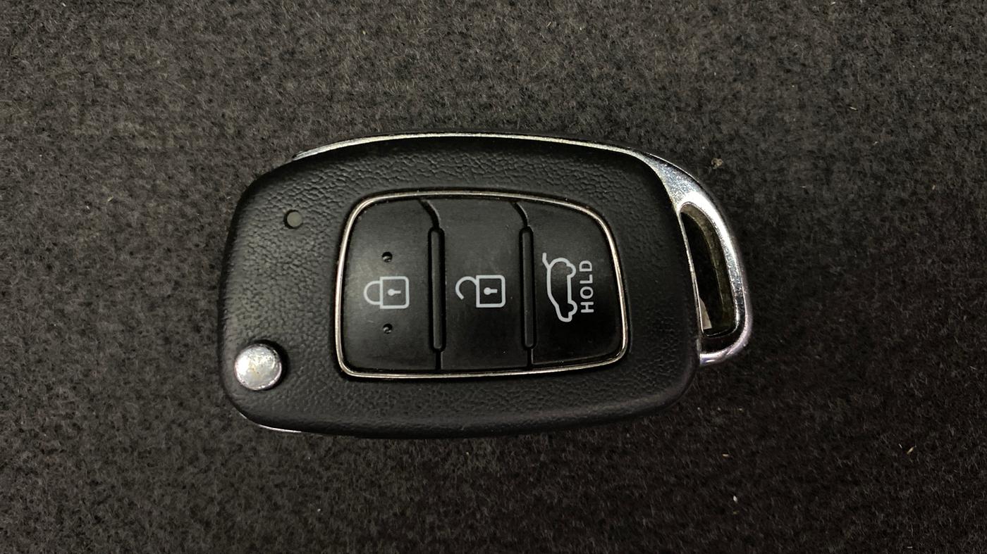 2019 Hyundai Elite i20 SPORTZ PLUS 1.2 DUAL TONE, Petrol, Manual, 54,458 km, Key Close Up