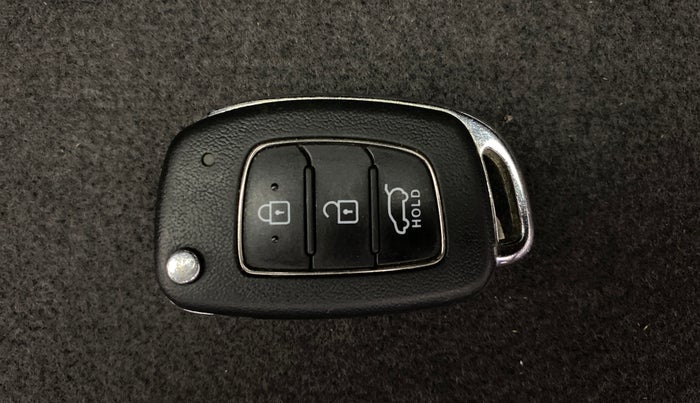 2019 Hyundai Elite i20 SPORTZ PLUS 1.2 DUAL TONE, Petrol, Manual, 54,458 km, Key Close Up