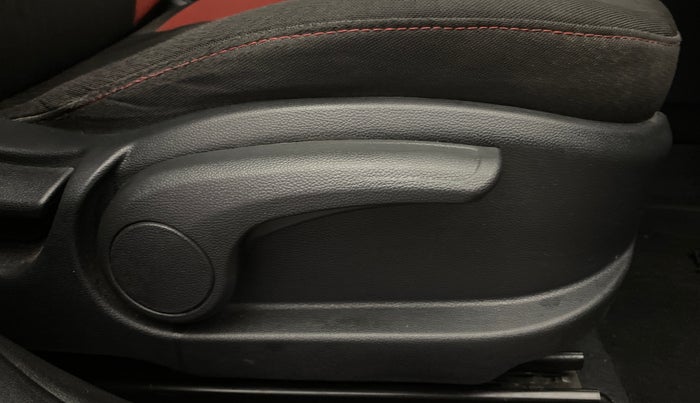 2019 Hyundai Elite i20 SPORTZ PLUS 1.2 DUAL TONE, Petrol, Manual, 54,458 km, Driver Side Adjustment Panel