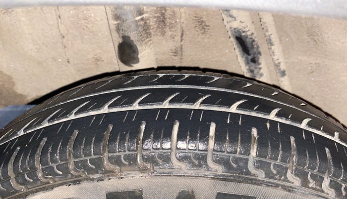 2017 Renault Kwid RXL, Petrol, Manual, 36,725 km, Right Rear Tyre Tread