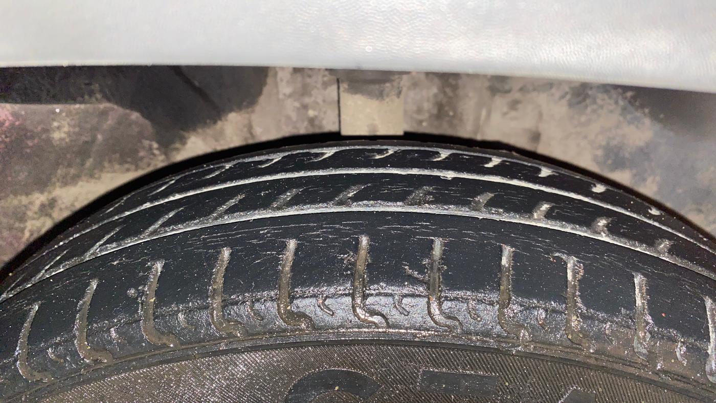 2017 Renault Kwid RXL, Petrol, Manual, 36,725 km, Right Front Tyre Tread