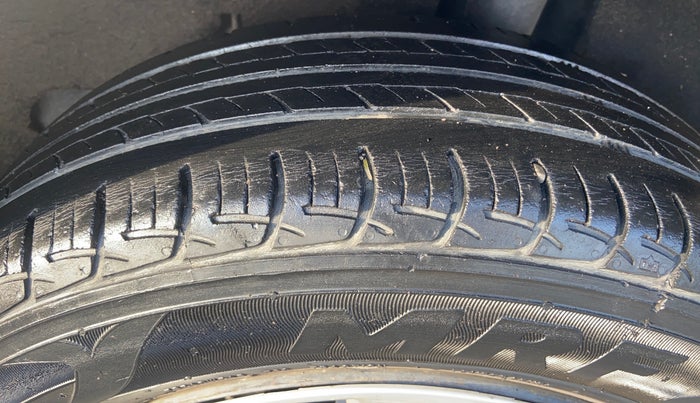 2017 Maruti Baleno DELTA PETROL 1.2, Petrol, Manual, 72,944 km, Left Rear Tyre Tread