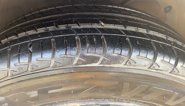 2017 Maruti Baleno DELTA PETROL 1.2, Petrol, Manual, 72,944 km, Right Front Tyre Tread