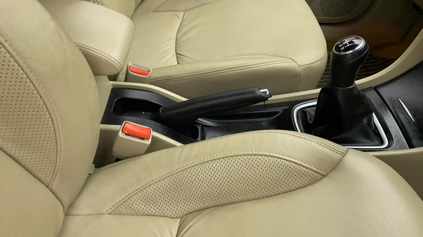 2018 Maruti Ciaz ALPHA 1.5 SHVS PETROL, Petrol, Manual, 32,480 km, Gear Lever