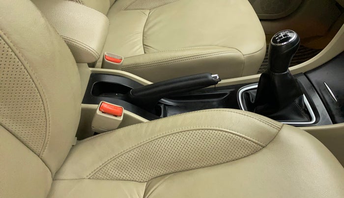 2018 Maruti Ciaz ALPHA 1.5 SHVS PETROL, Petrol, Manual, 32,480 km, Gear Lever