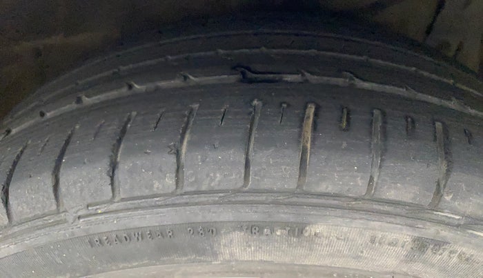 2018 Maruti Ciaz ALPHA 1.5 SHVS PETROL, Petrol, Manual, 32,480 km, Right Front Tyre Tread
