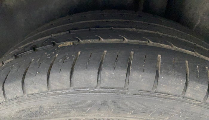 2018 Maruti Ciaz ALPHA 1.5 SHVS PETROL, Petrol, Manual, 32,480 km, Left Rear Tyre Tread