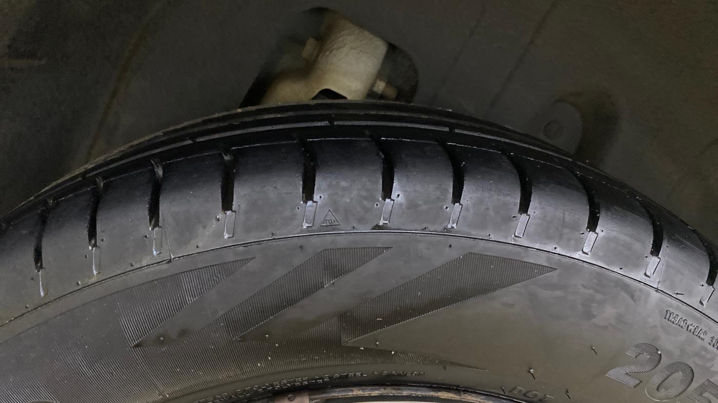 2022 Mahindra XUV300 W8 (O) 1.2 PETROL AMT, Petrol, Automatic, 80,718 km, Left Rear Tyre Tread