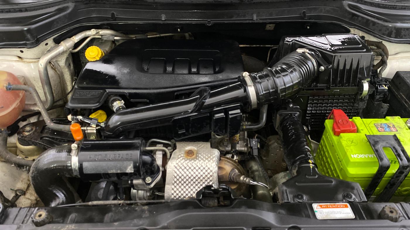2022 Mahindra XUV300 W8 (O) 1.2 PETROL AMT, Petrol, Automatic, 80,718 km, Engine View