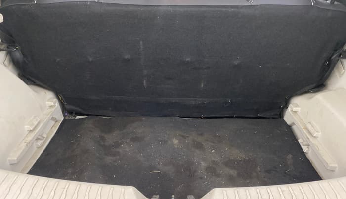 2022 Mahindra XUV300 W8 (O) 1.2 PETROL AMT, Petrol, Automatic, 80,718 km, Boot Inside