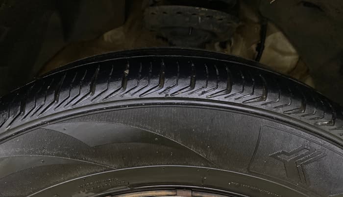 2022 Mahindra XUV300 W8 (O) 1.2 PETROL AMT, Petrol, Automatic, 80,718 km, Right Front Tyre Tread