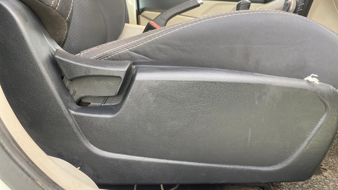 2022 Mahindra XUV300 W8 (O) 1.2 PETROL AMT, Petrol, Automatic, 80,718 km, Driver Side Adjustment Panel