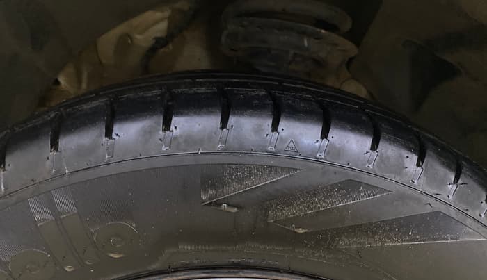2022 Mahindra XUV300 W8 (O) 1.2 PETROL AMT, Petrol, Automatic, 80,718 km, Left Front Tyre Tread
