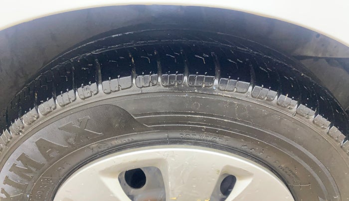 2012 Hyundai i10 SPORTZ 1.2, Petrol, Manual, 1,26,549 km, Right Front Tyre Tread