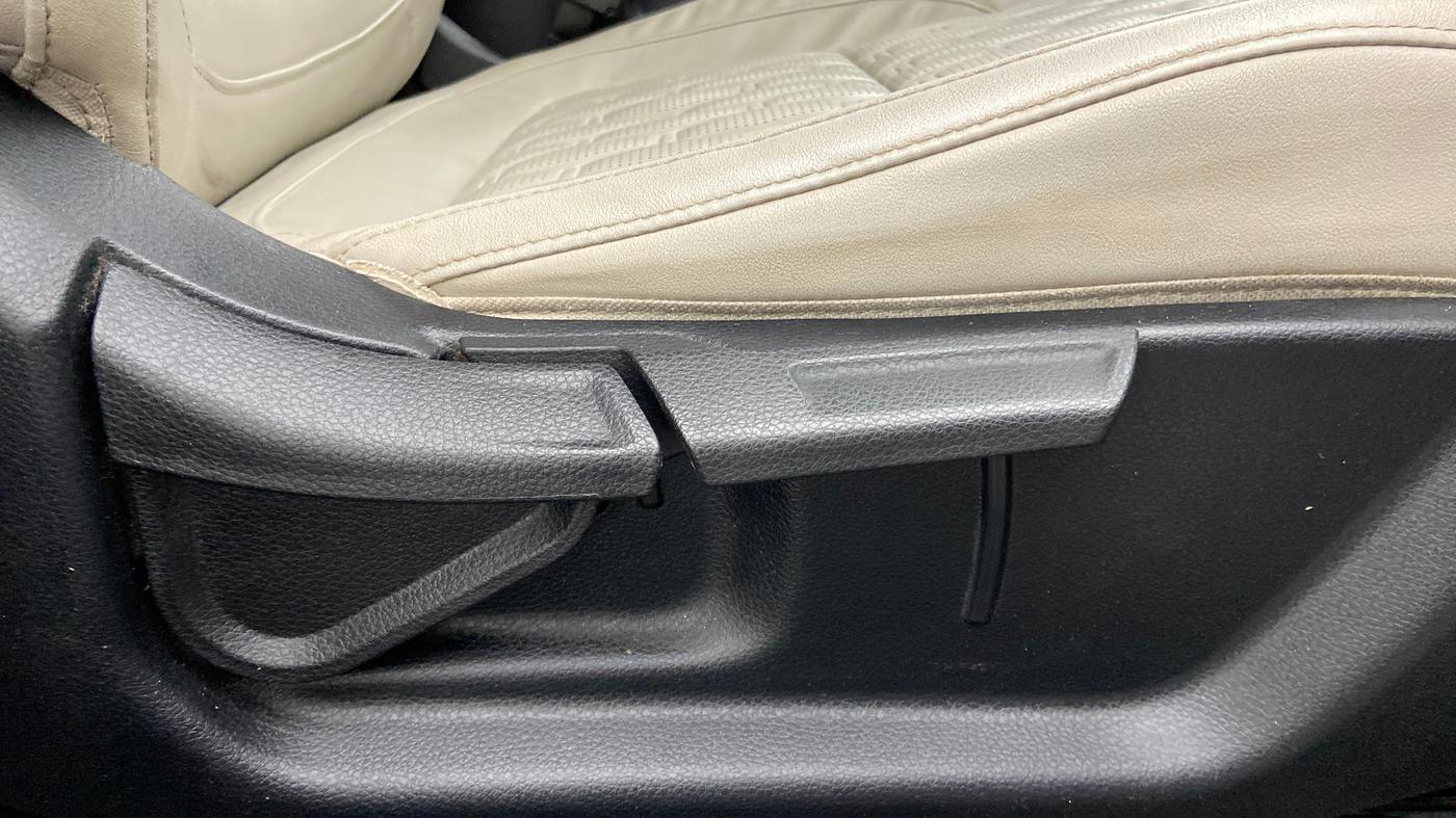 2019 KIA SELTOS HTX 1.5 PETROL, Petrol, Manual, 95,529 km, Driver Side Adjustment Panel