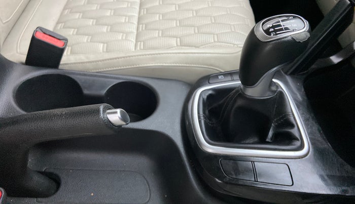 2019 KIA SELTOS HTX 1.5 PETROL, Petrol, Manual, 95,529 km, Gear lever - Knob cover torn