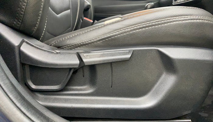 2021 Hyundai NEW I20 SPORTZ 1.2 MT, Petrol, Manual, 21,852 km, Driver Side Adjustment Panel