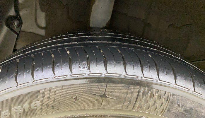 2021 Hyundai NEW I20 SPORTZ 1.2 MT, Petrol, Manual, 21,852 km, Right Rear Tyre Tread