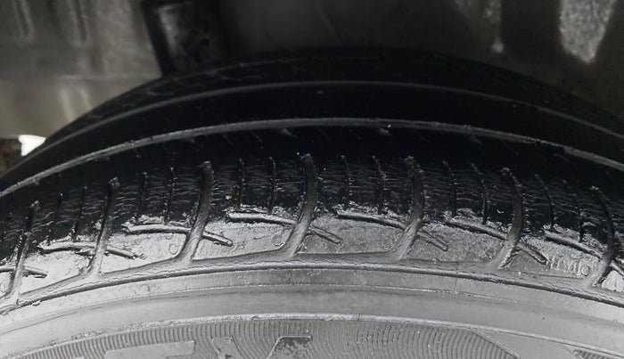 2013 Honda Brio S MT, Petrol, Manual, 59,715 km, Right Rear Tyre Tread