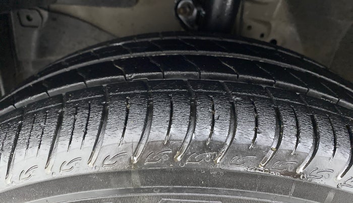 2013 Honda Brio S MT, Petrol, Manual, 59,715 km, Left Front Tyre Tread