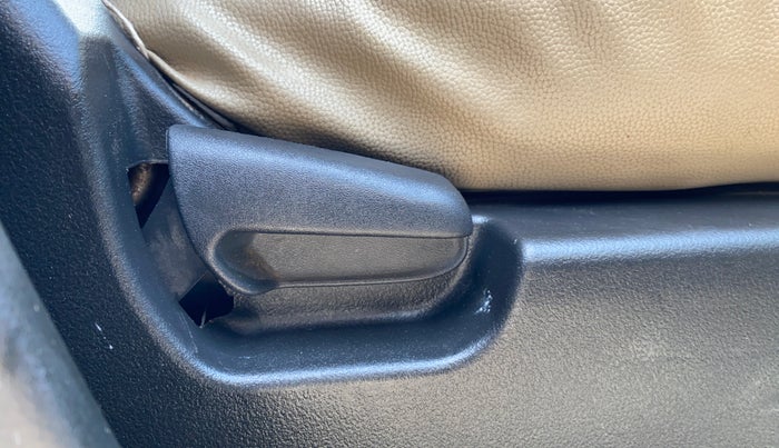 2016 Maruti Wagon R 1.0 VXI, Petrol, Manual, 41,029 km, Driver Side Adjustment Panel