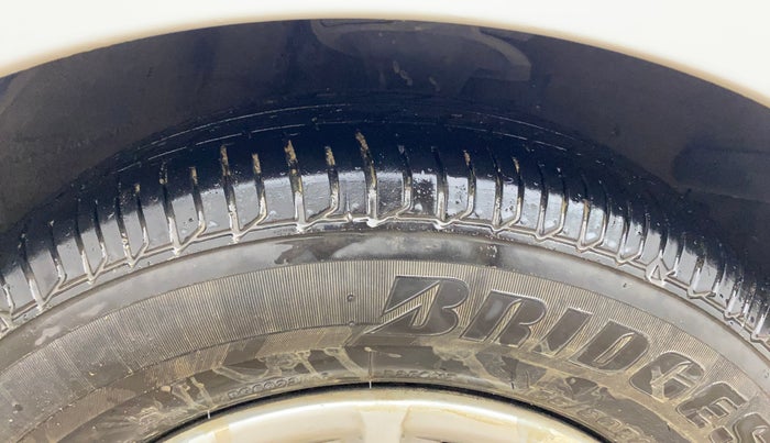 2015 Hyundai i10 MAGNA 1.1, Petrol, Manual, 60,693 km, Right Front Tyre Tread