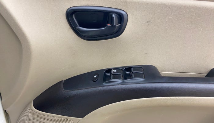 2015 Hyundai i10 MAGNA 1.1, Petrol, Manual, 60,693 km, Driver Side Door Panels Control