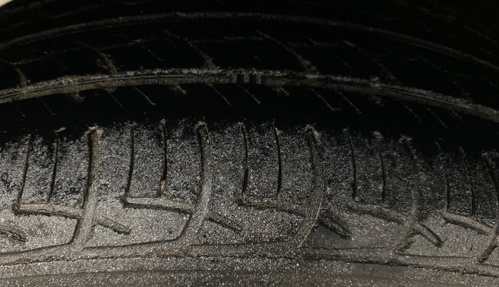 2015 Maruti Baleno DELTA PETROL 1.2, Petrol, Manual, 68,485 km, Right Rear Tyre Tread