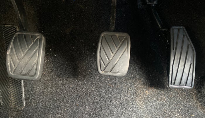 2015 Maruti Baleno DELTA PETROL 1.2, Petrol, Manual, 68,485 km, Pedals