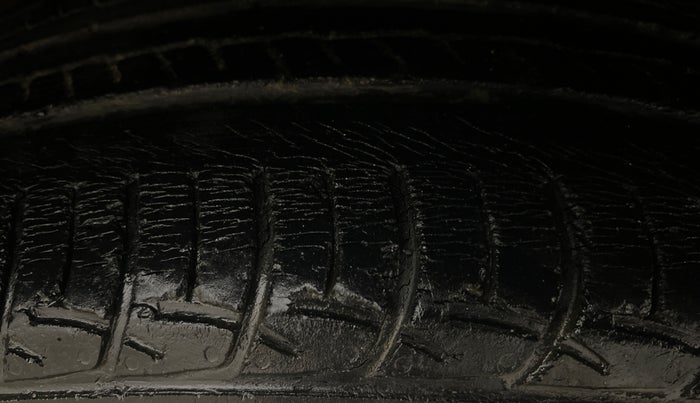 2015 Maruti Baleno DELTA PETROL 1.2, Petrol, Manual, 68,485 km, Right Front Tyre Tread