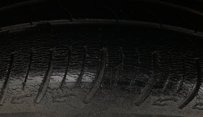 2015 Maruti Baleno DELTA PETROL 1.2, Petrol, Manual, 68,485 km, Left Front Tyre Tread