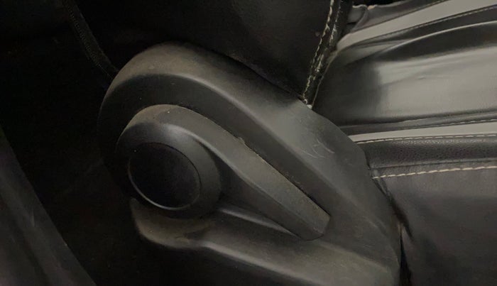 2023 Tata ALTROZ XM PLUS SUNROOF CNG, CNG, Manual, 55,861 km, Driver Side Adjustment Panel