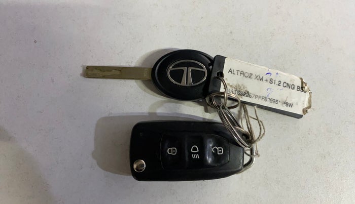 2023 Tata ALTROZ XM PLUS SUNROOF CNG, CNG, Manual, 55,861 km, Key Close Up