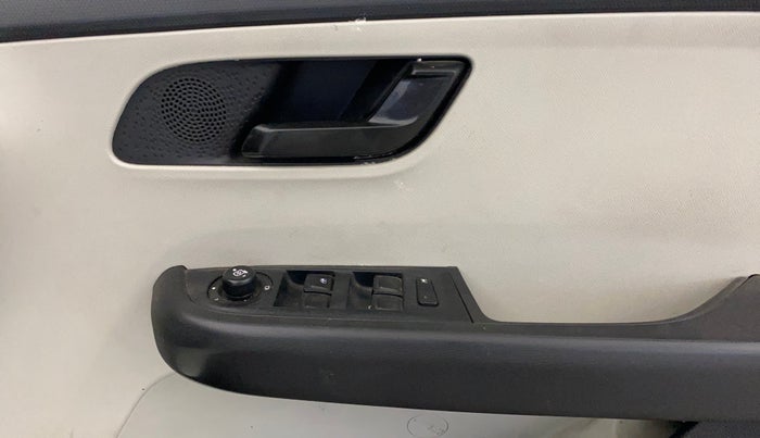 2023 Tata ALTROZ XM PLUS SUNROOF CNG, CNG, Manual, 55,861 km, Driver Side Door Panels Control