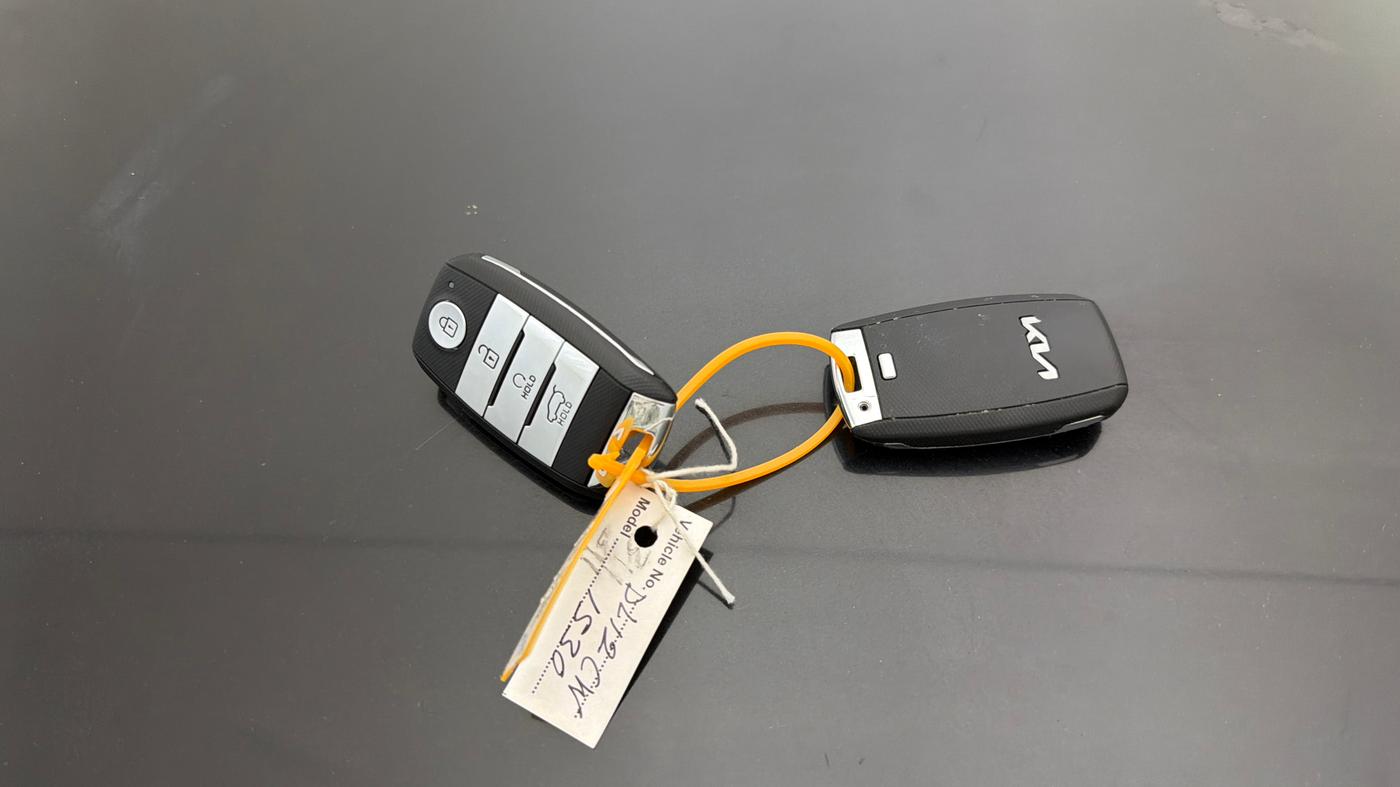 2023 KIA SONET HTX 1.0 IMT, Petrol, Manual, 85,989 km, Key Close Up