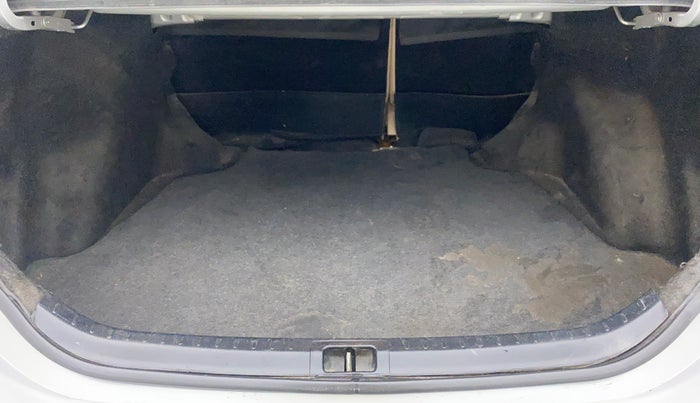 2015 Toyota Corolla Altis GL, Petrol, Manual, 1,00,530 km, Boot Inside